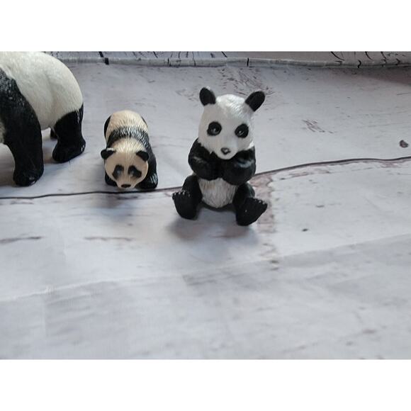 lot of 4 panda bear mom and cubs figures - Picture 3 of 8